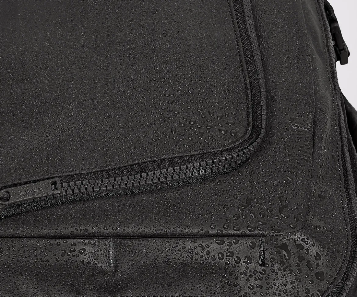 Active Convertible Backpack 25L in Jet Black