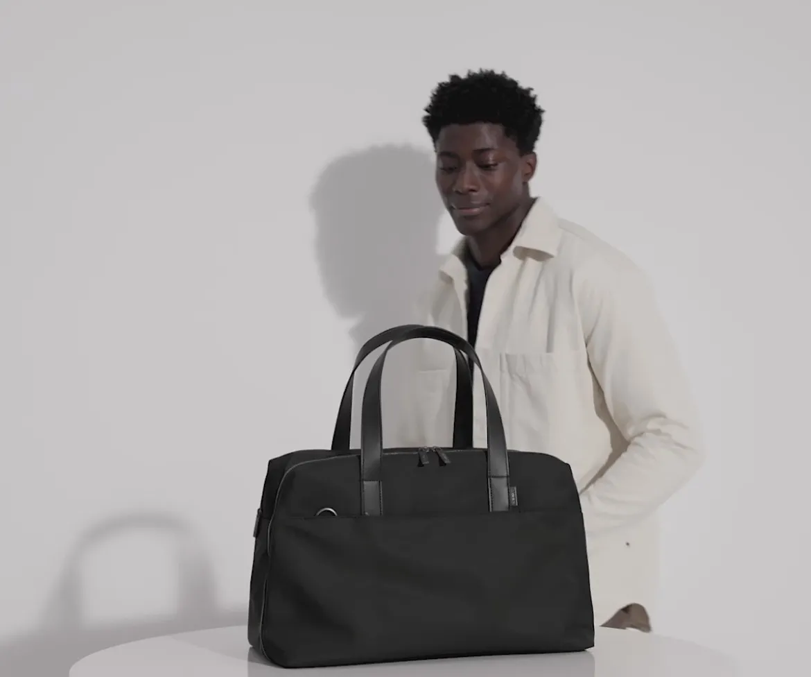 The Overnight Bag in Coast Blue